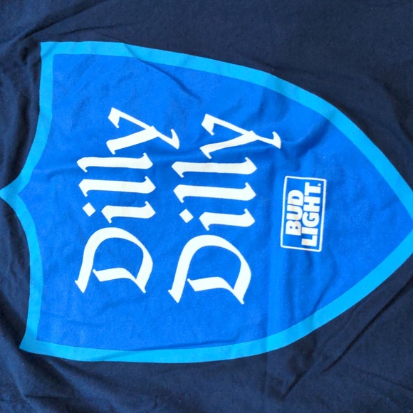 Hanes Size Large Navy-Blue Dilly Dilly Bud Light Graphic Tee Shirt - Picture 5 of 6